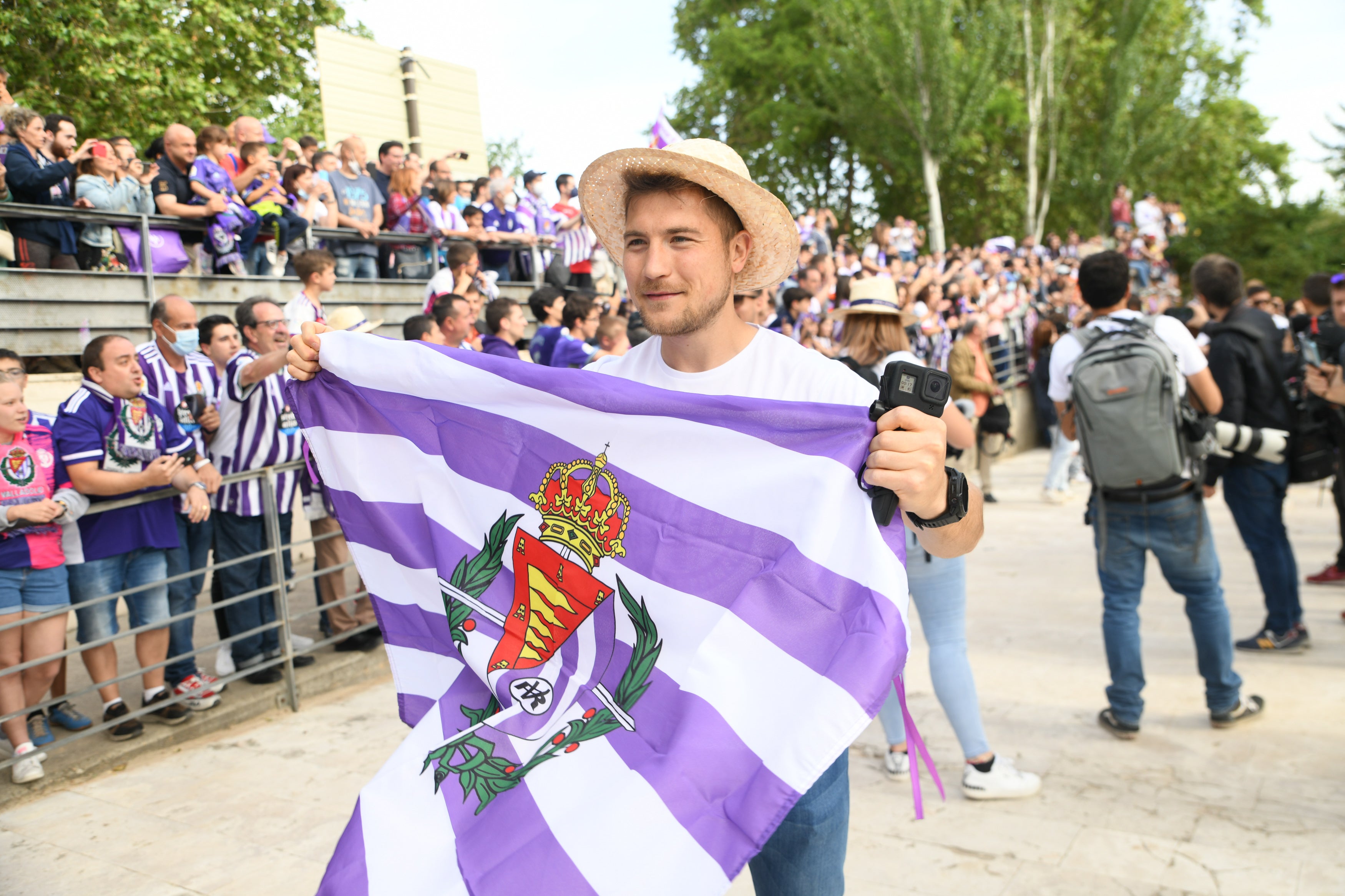 Fiesta del ascenso en La Leyenda del Pisuerga. 