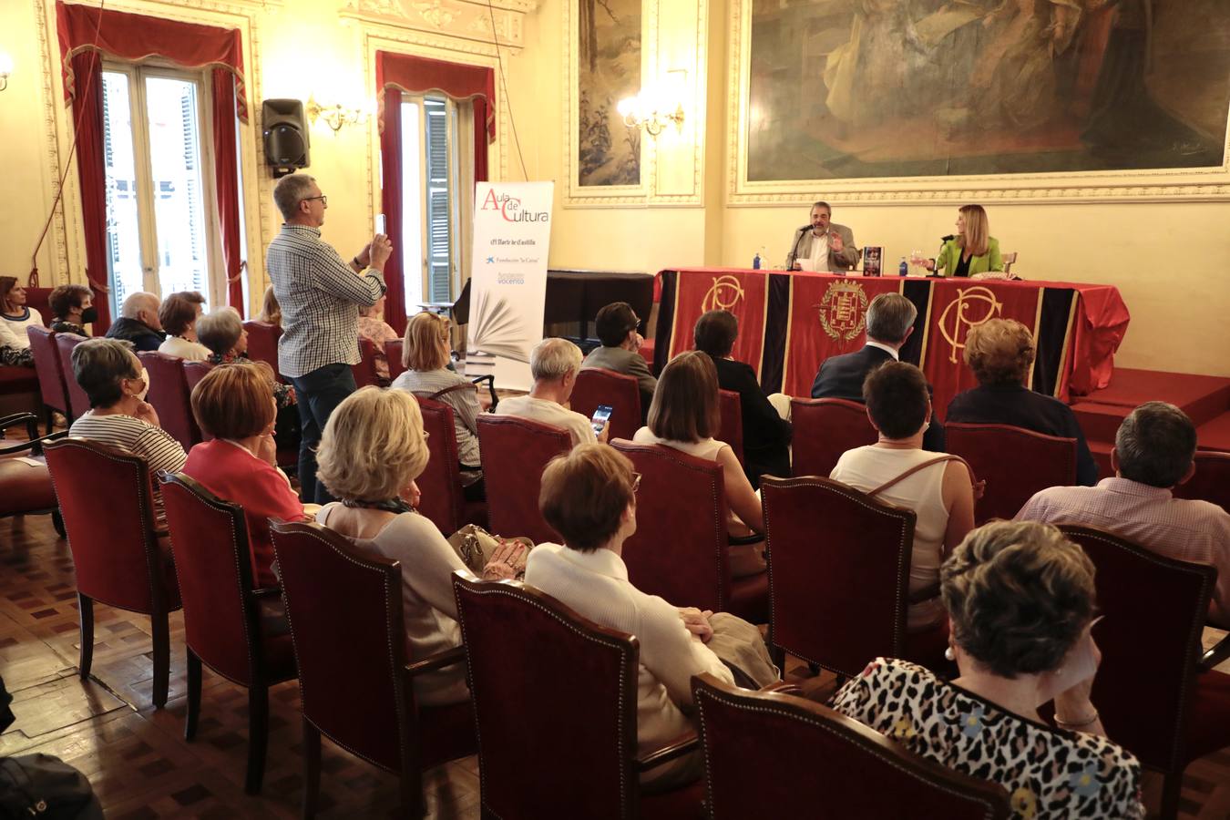 Fotos: Reyes Monforte presenta &#039;La violinista roja&#039; en el Aula de Cultura de El Norte de Castilla