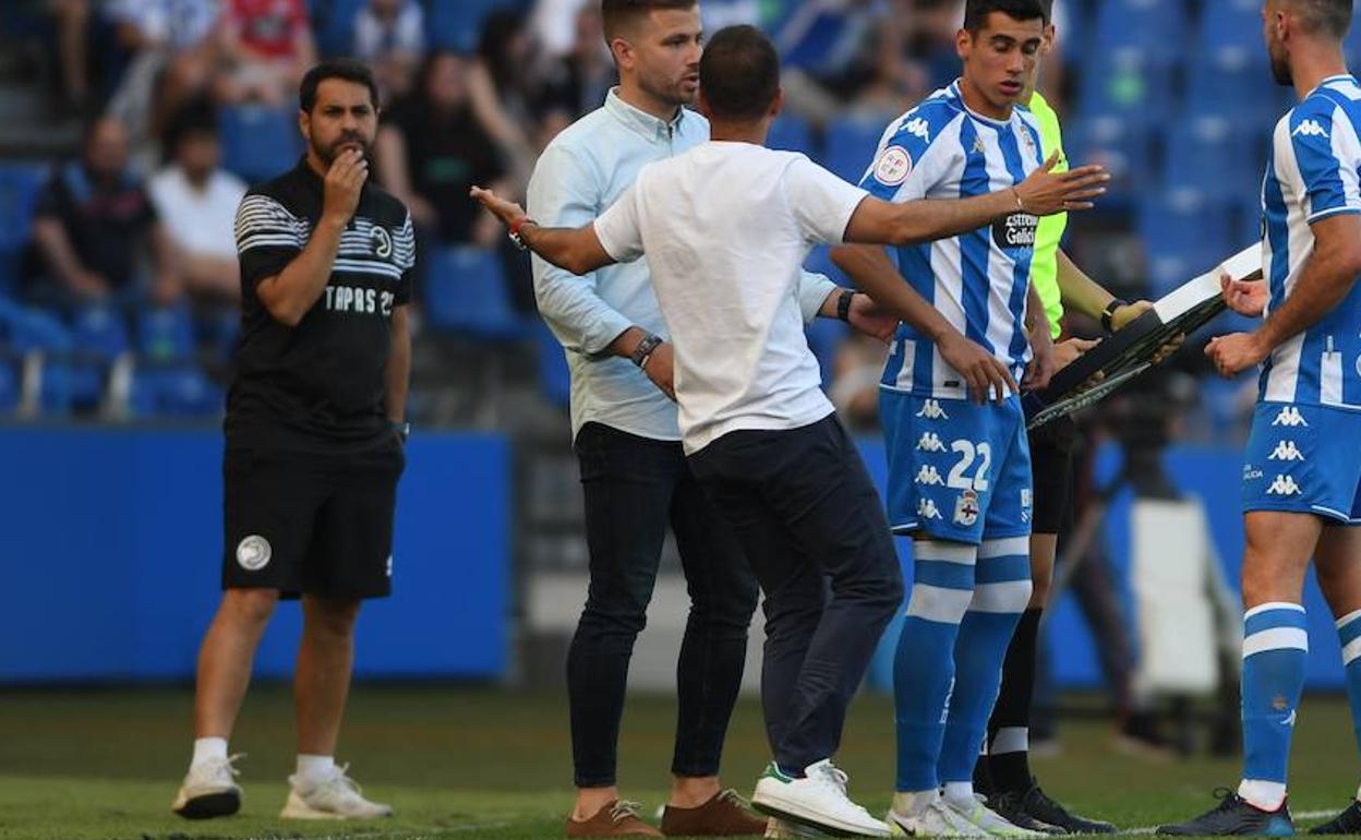 Ayllón, a la izquierda, en Riazor en su último partido con Unionistas. 