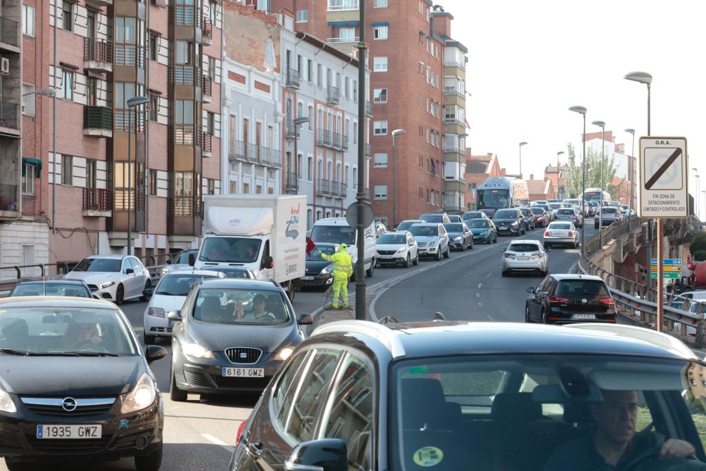 Fotos: Viernes de atascos en Valladolid por las obras