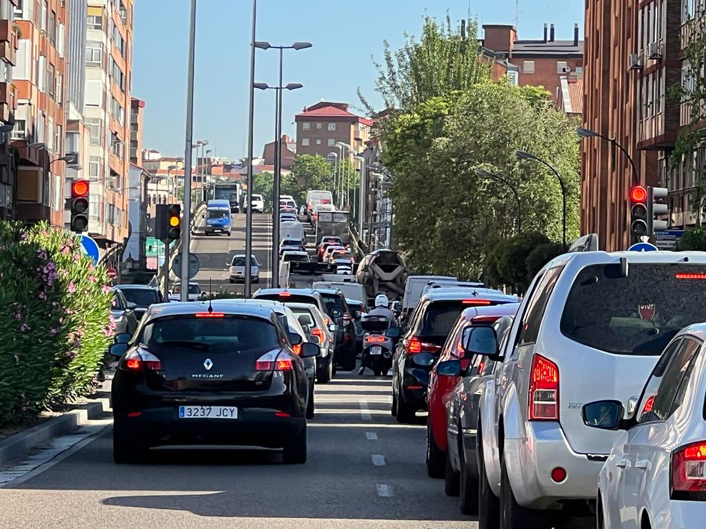 Fotos: Viernes de atascos en Valladolid por las obras