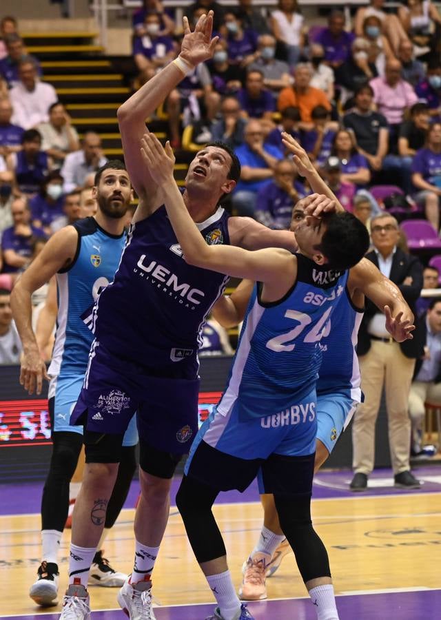 Fotos: Victoria del Real Valladolid Baloncesto ante el Estudiantes (67-54)