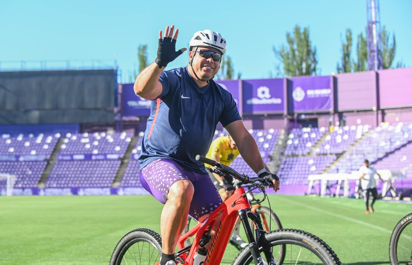 Fotos: Ronaldo inicia el Camino de Santiago como promesa por el ascenso del Real Valladolid