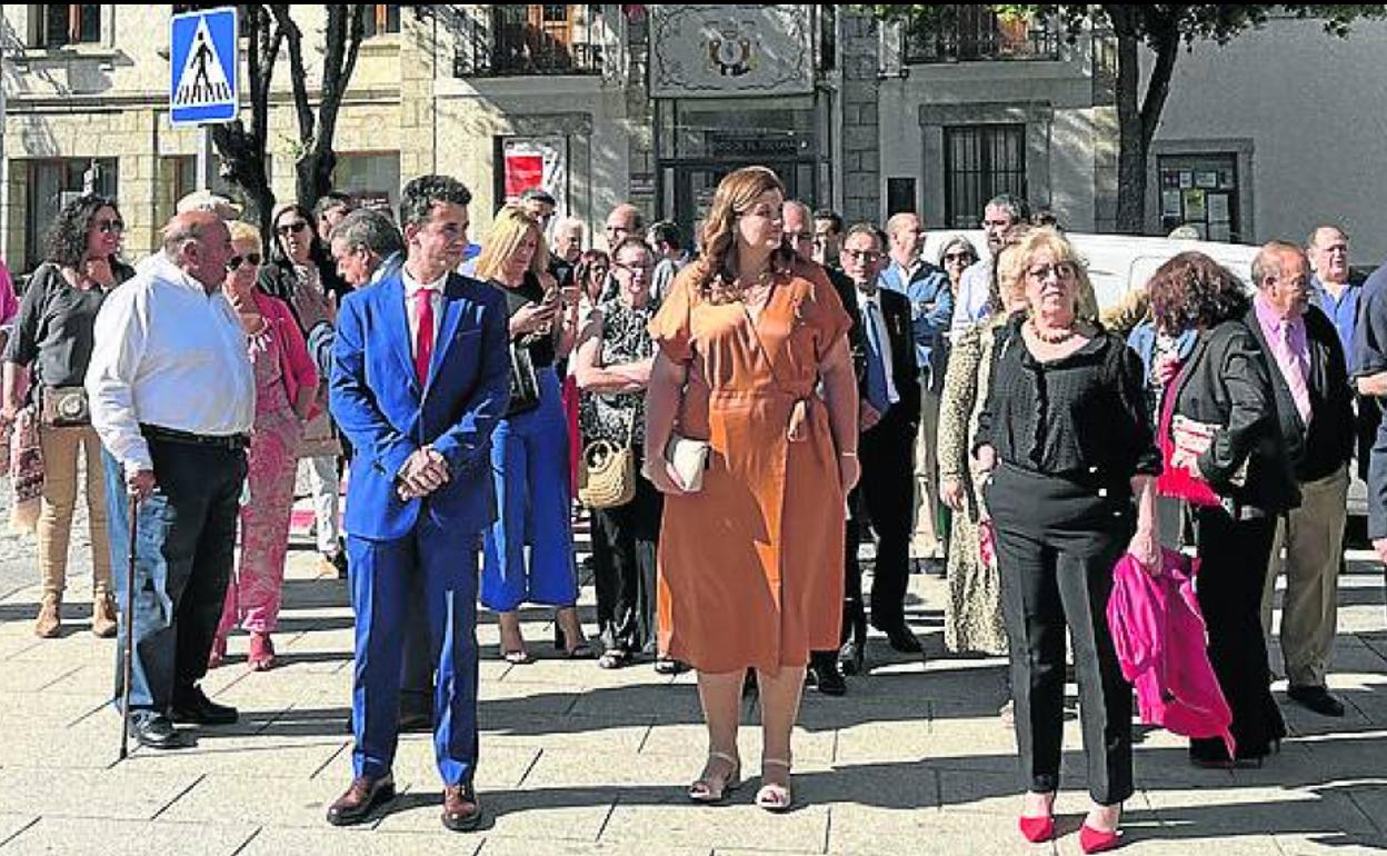 Comitivas municipales en El Escorial, este sábado por la tarde, en el Día de la Tierra. 