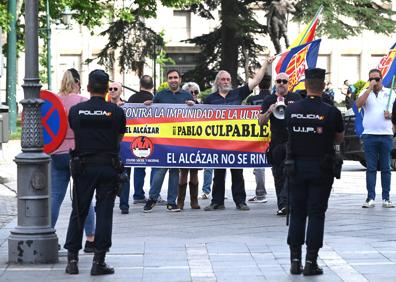 Imagen secundaria 1 - El acusado de pintar la estatua de Colón de Valladolid: «Esa no es mi letra»
