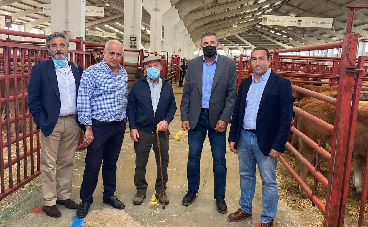 El delegado de la Junta destaca la importancia del Mercado de Ganados para el sector del vacuno