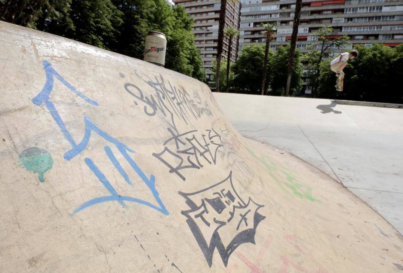 Detalle de algunas de las pintadas en las pistas de skate de Las Moreras. 