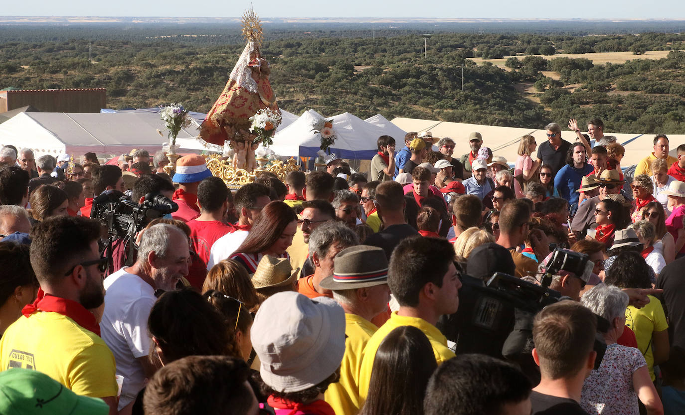 Procesión de la Virgen del Castillo en Bernardos 