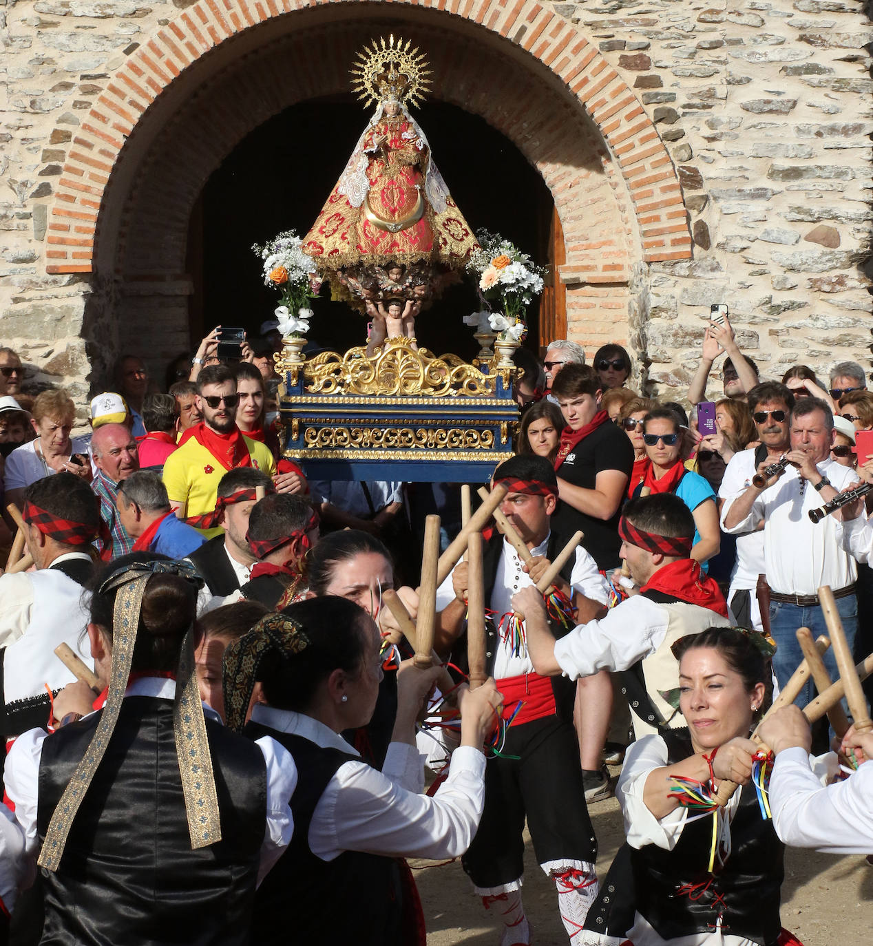 Procesión de la Virgen del Castillo en Bernardos 