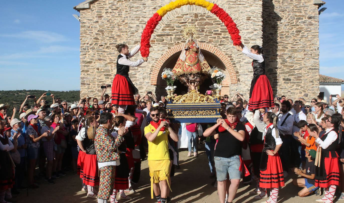 Procesión de la Virgen del Castillo en Bernardos 