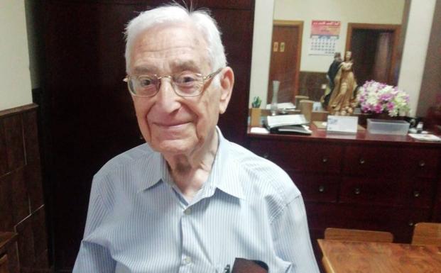 Fallece Elías González, capellán del Clínico durante 27 años