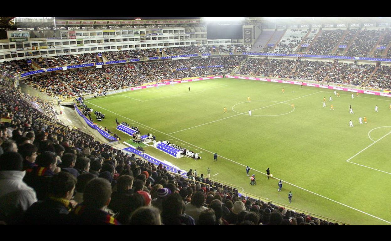 Panorámica del José Zorrilla durante el encuentro frente a Costa de Marfil en 2006.