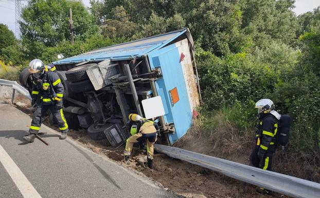 Reabierta al tráfico de manera controlada la N-403, en El Tiemblo, tras un derrame de cloro