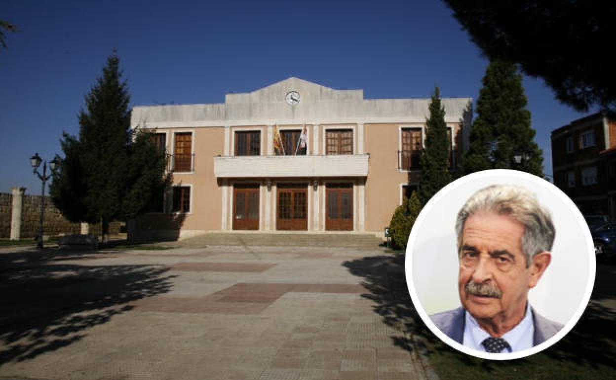 Ayuntamiento de Monzón de Campos. En pequeño, Miguel Ángel Revilla.