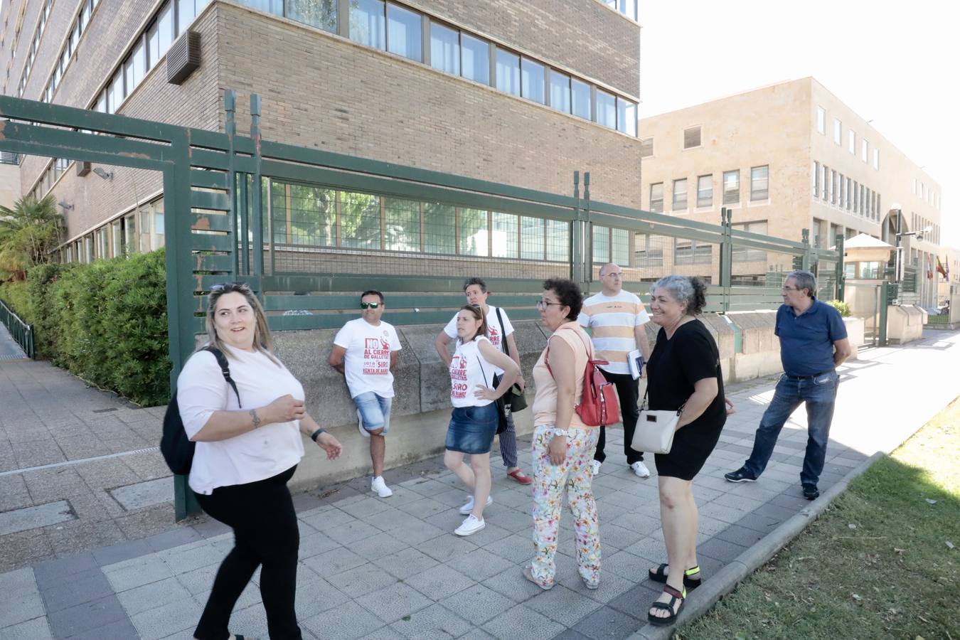 Fotos: Trabajadores de Siro se reúnen con la Junta de Castilla y León