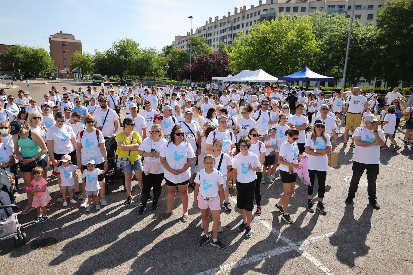 Fotos: La Marcha de la Diabetes tiñe de azul las calles de Valladolid