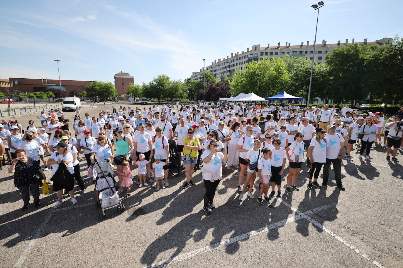 Fotos: La Marcha de la Diabetes tiñe de azul las calles de Valladolid