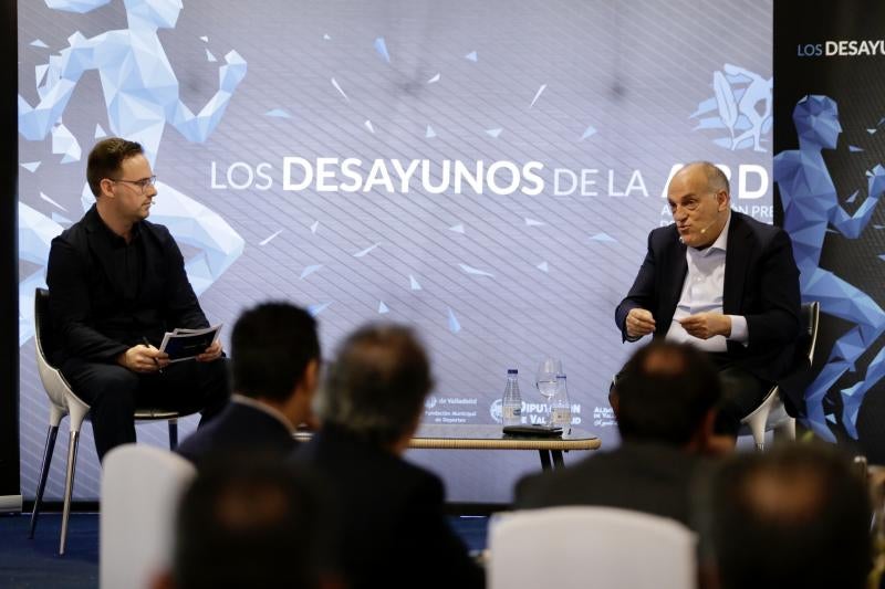 Tebas y Chus Rodríguez durante el desayuno 