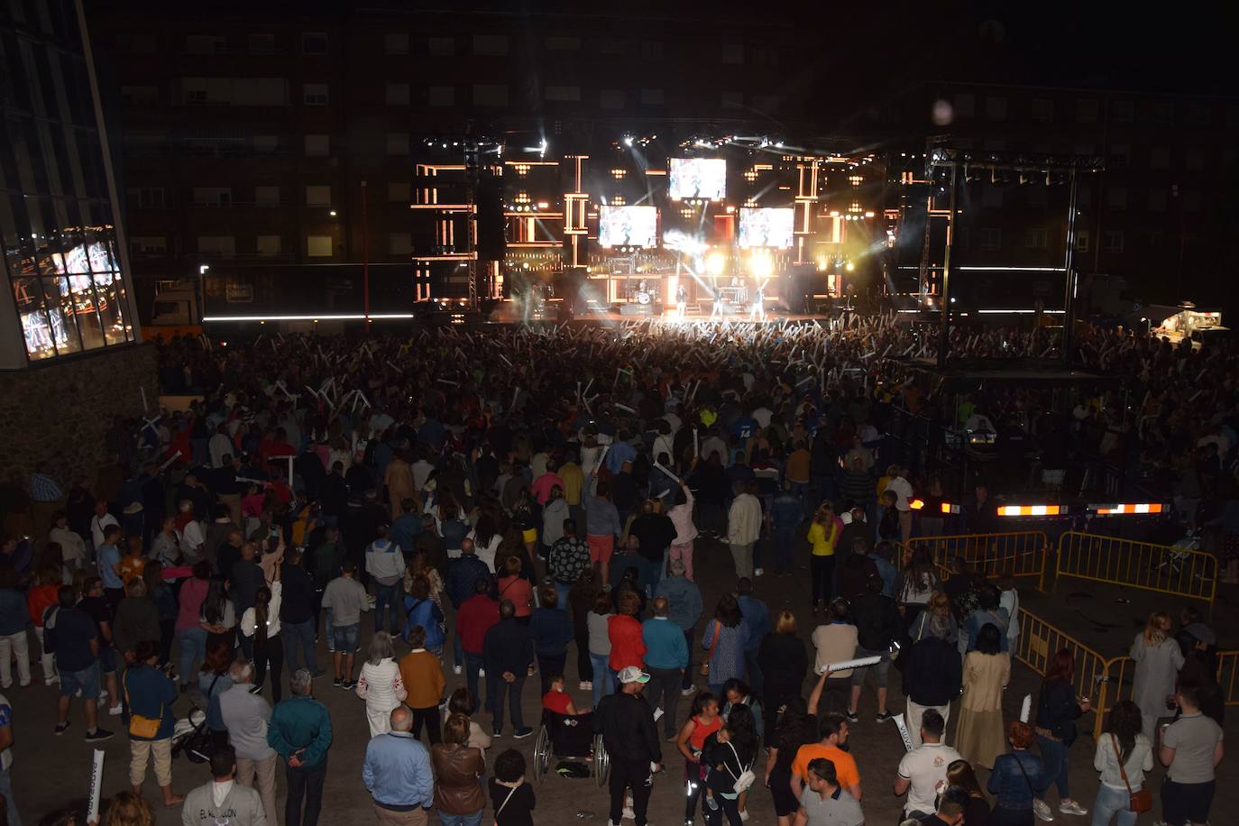 Fotos: La orquesta Panorama, un éxito en las fiestas de Guardo