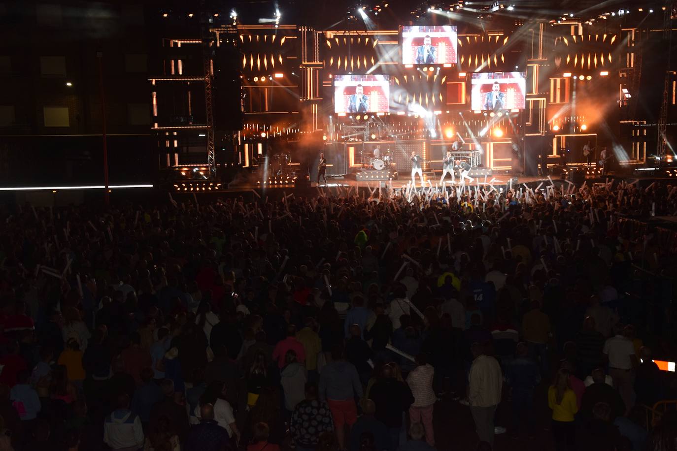 Fotos: La orquesta Panorama, un éxito en las fiestas de Guardo