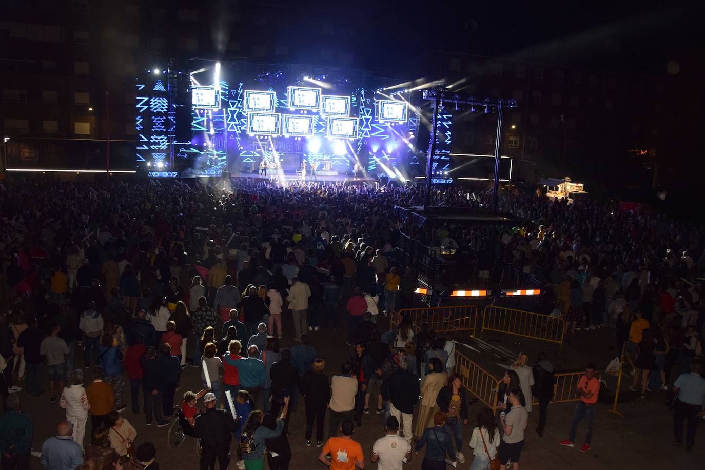 Fotos: La orquesta Panorama, un éxito en las fiestas de Guardo
