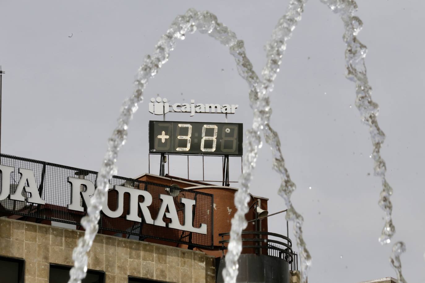 Fotos: Valladolid se refresca para soportar el calor