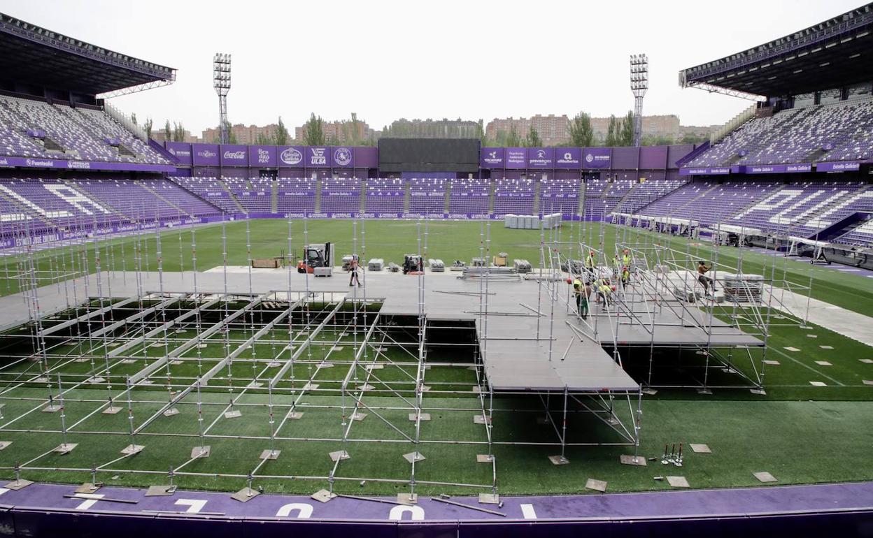 Montaje del escenario para el concierto de Alejandro Sanz en el estado José Zorrilla. 