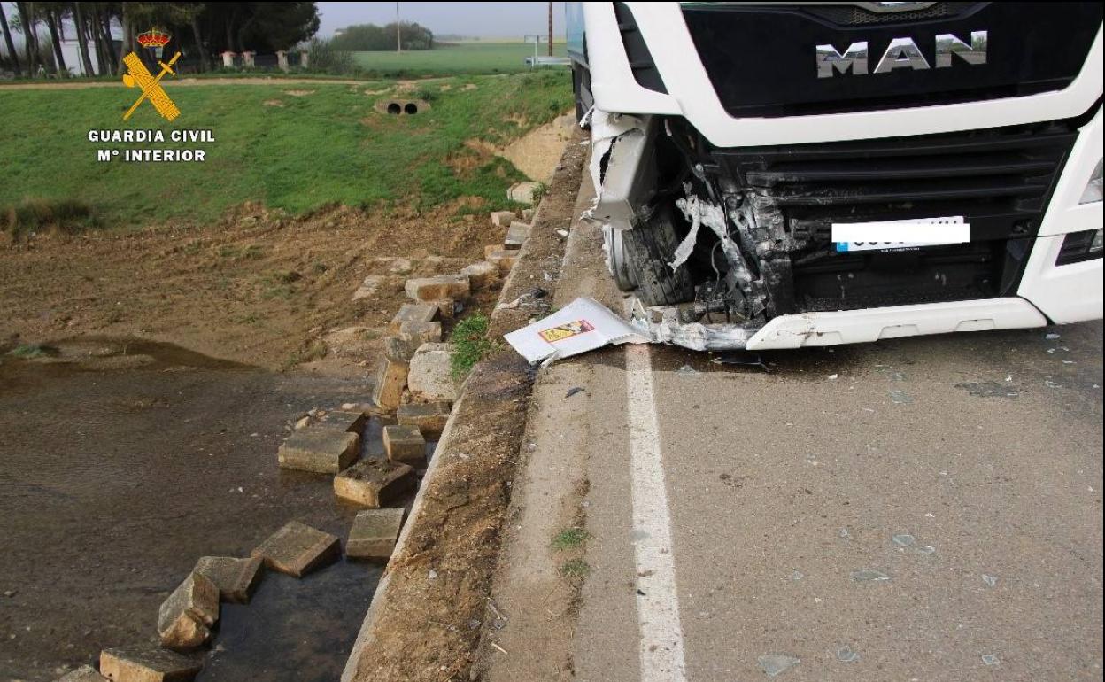 El conductor del camión que dañó el puente de Población de Campos estaba ebrio