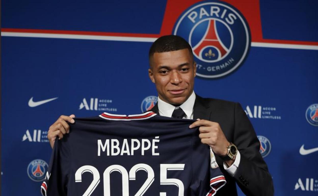 Kylian Mbappé, jugador franquicia del PSG tras rechazar al Real Madrid y renovar hasta 2025. 