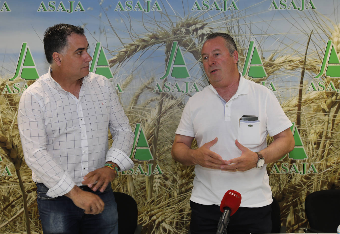 Donaciano Dujo, a la derecha, con el presidente provincial, José Luis Marcos. 