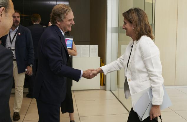 El presidente de Vocento, Ignacio Ybarra, recibe a la vicepresidenta tercera del gobierno y ministra para la Transición Ecológica y el reto Demográfico, Teresa Ribera.