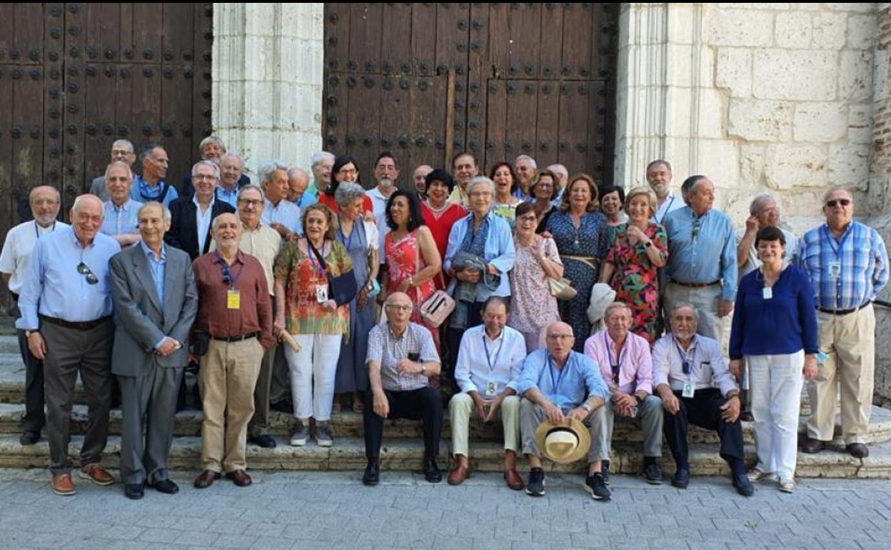 Foto de familia de los participantes en el encuentro.