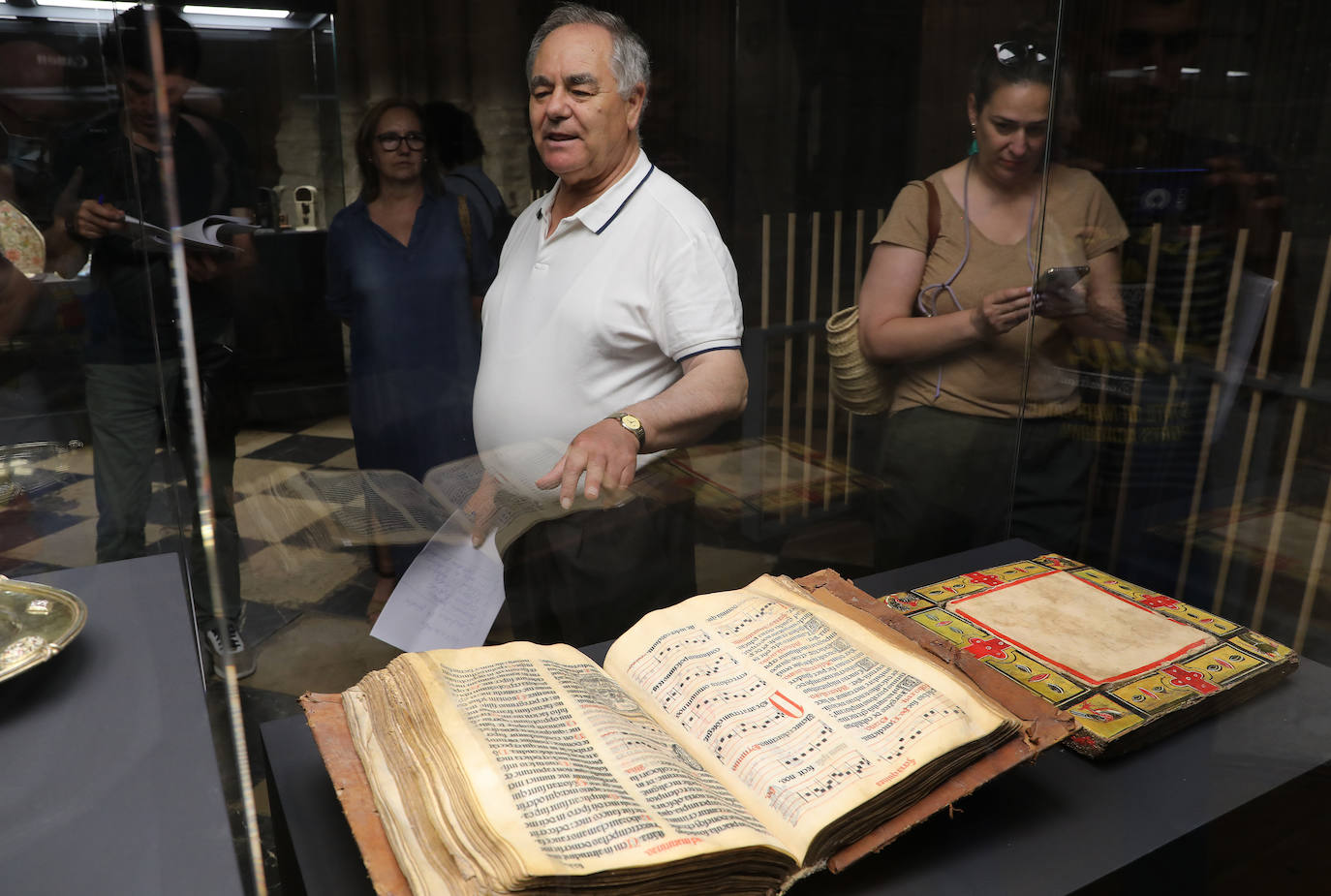 La muestra de arte religioso permanecerá abierta hasta el 11 de diciembre por el séptimo centenario de la Catedral. 
