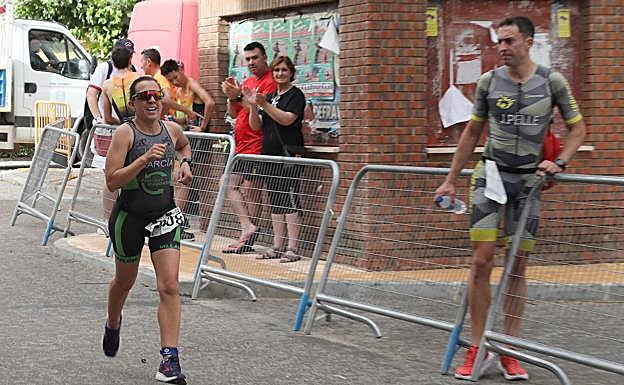La ganadora, Azucena García, a escasos metros de la meta. 