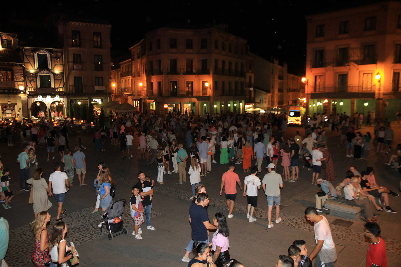 Fotos: La primera noche de las Ferias y Fiestas de San Juan y San Pedro