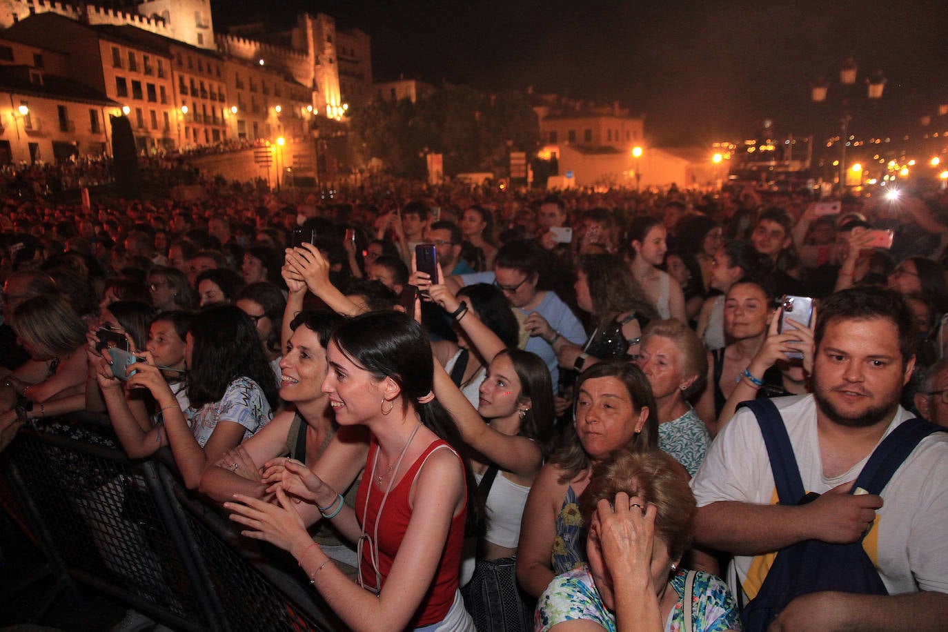 Fotos: La primera noche de las Ferias y Fiestas de San Juan y San Pedro