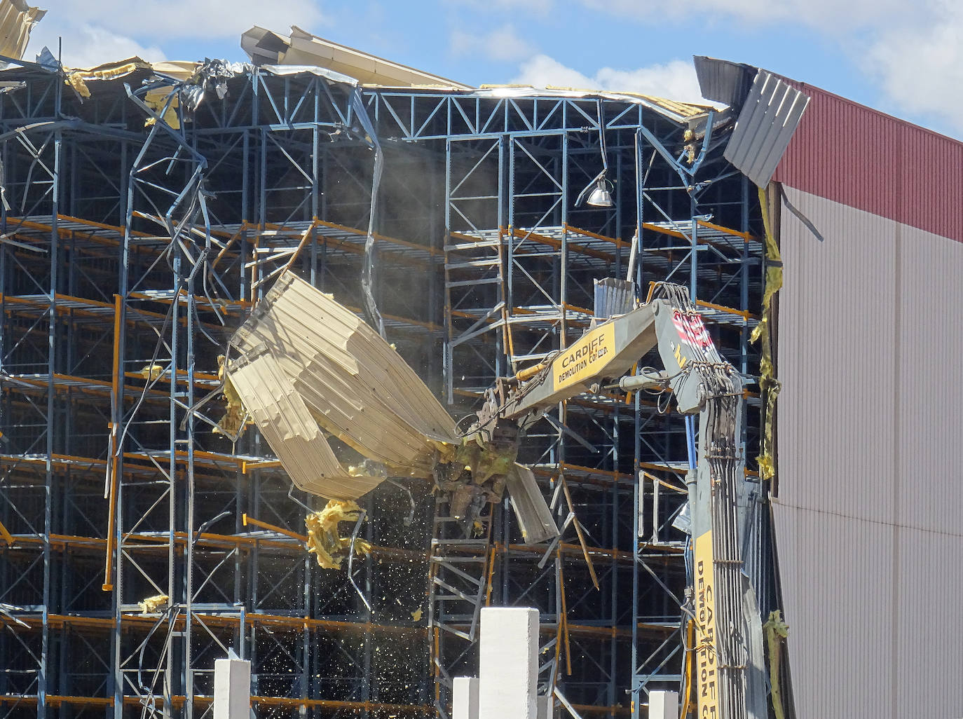 Fotos: Derribo de la antigua planta de Lauki en Valladolid