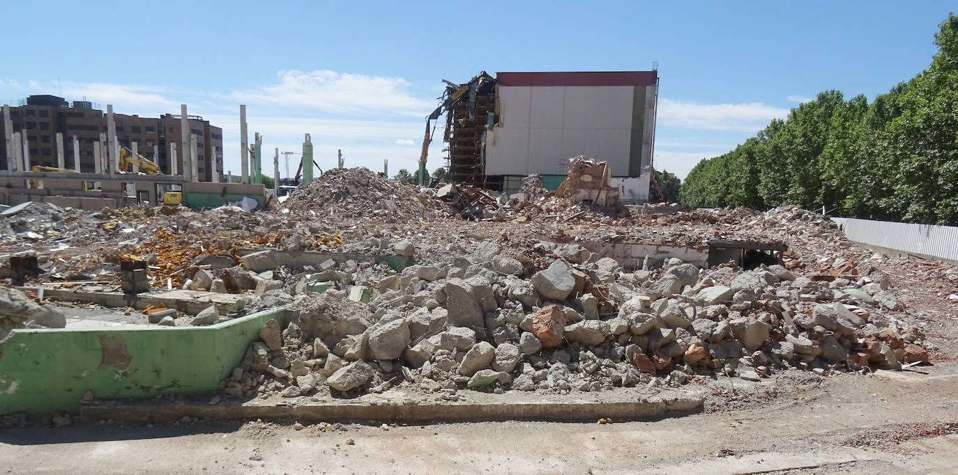 Fotos: Derribo de la antigua planta de Lauki en Valladolid