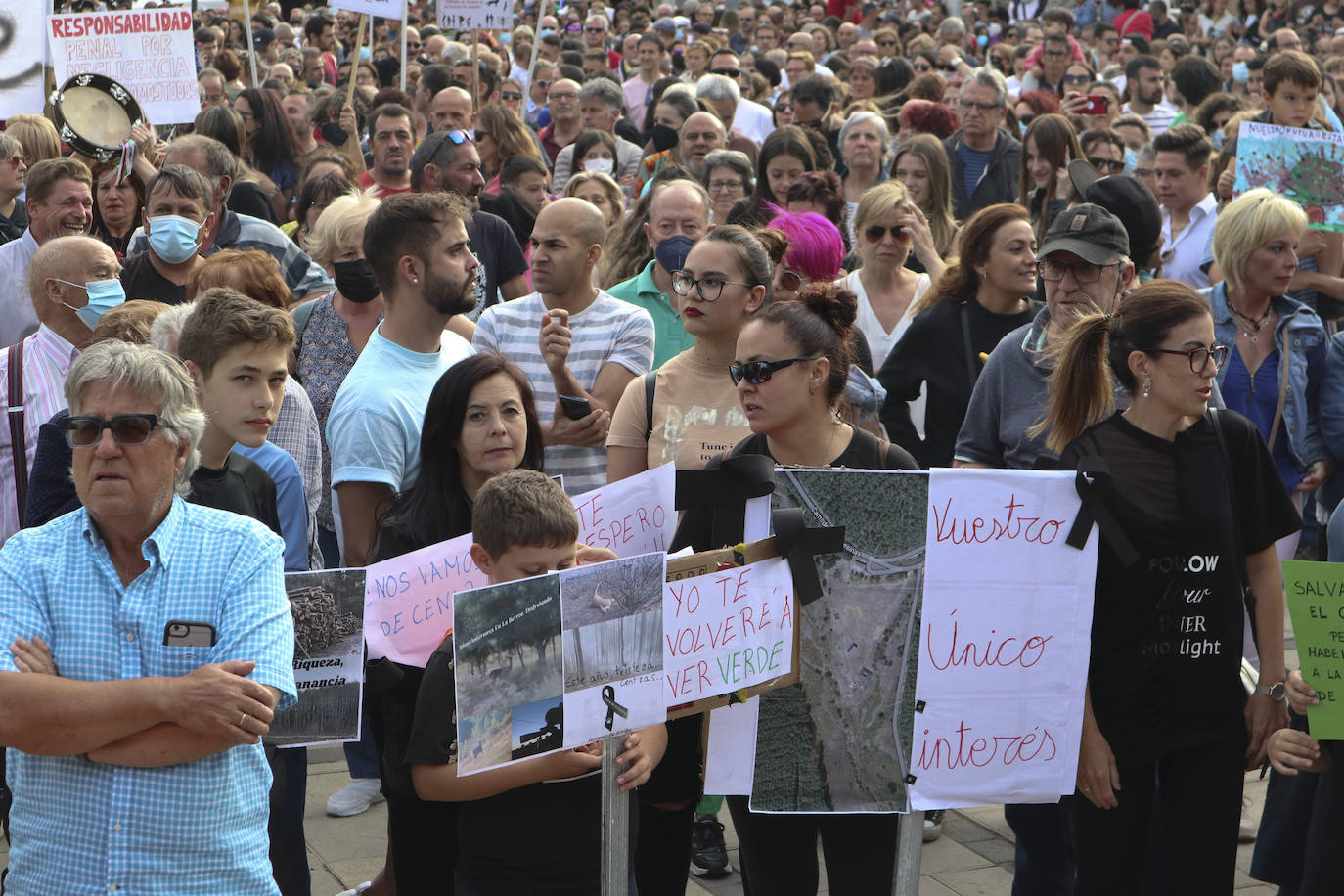 Fotos: Manifestación de vecinos de la Sierra de la Culebra en Zamora