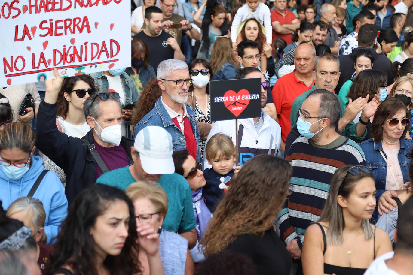 Fotos: Manifestación de vecinos de la Sierra de la Culebra en Zamora