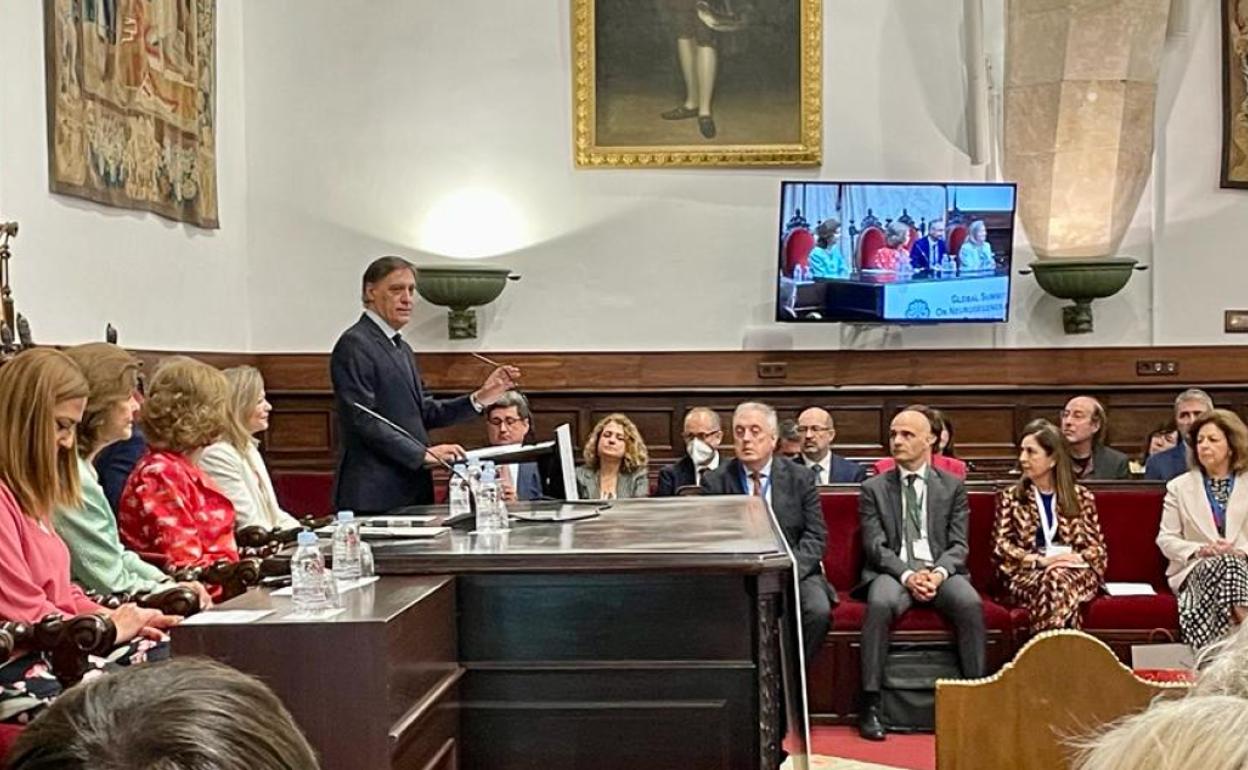 El alcalde, durante su intervención en el Paraninfo de la Universidad.