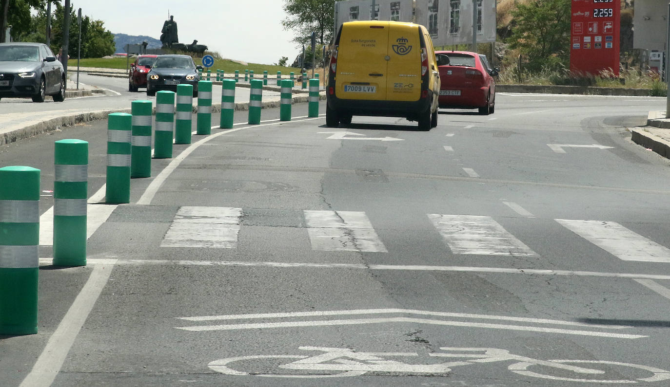 Tramo del carril bici junto a la carretera de San Rafael.