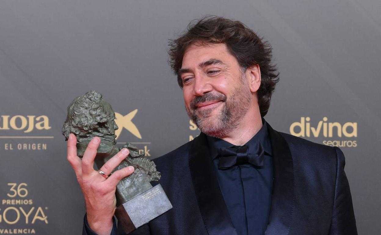 Javier Bardem, con el Goya que ganó por 'El buen patron'.