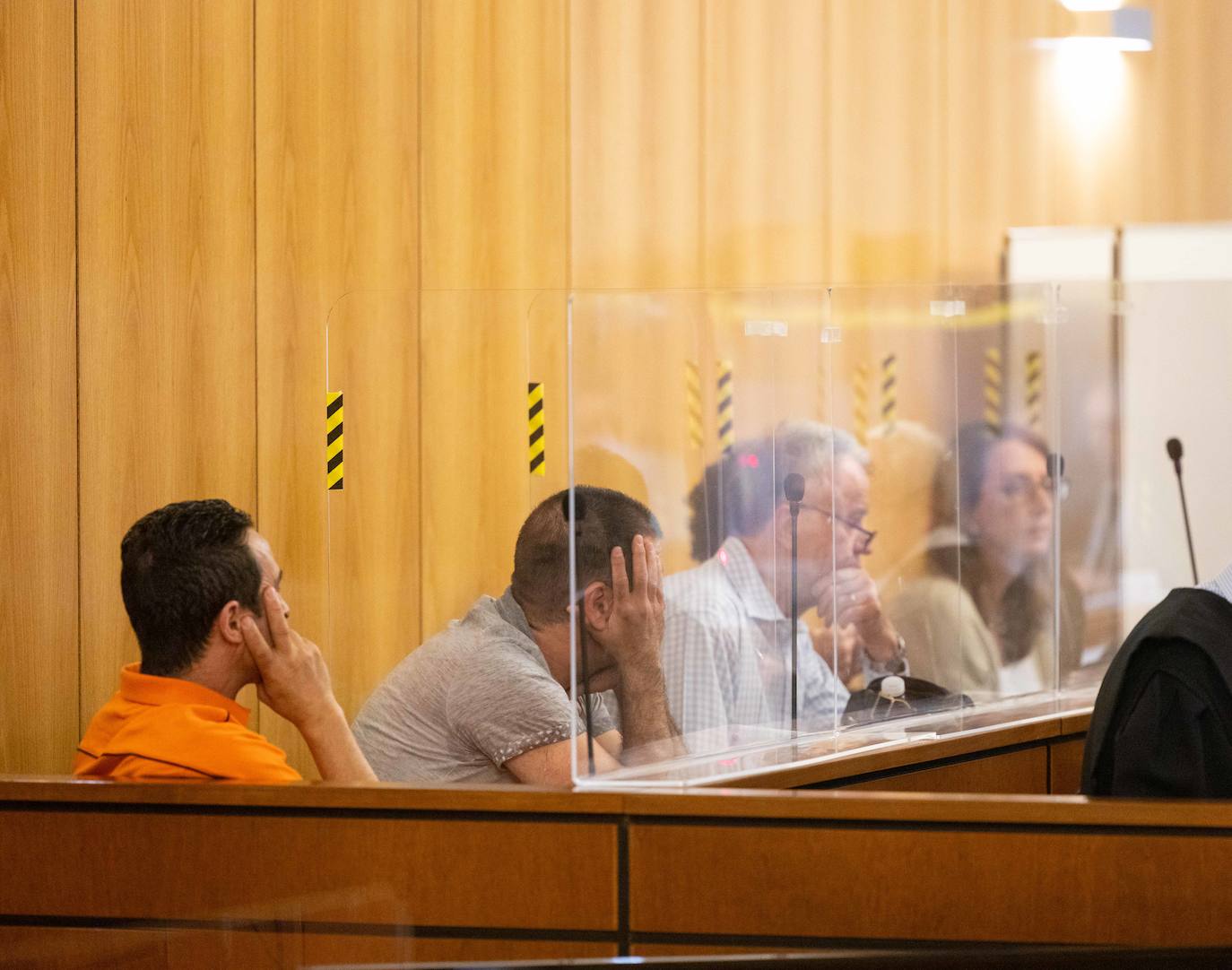 El defensor de las funcionarias: «Han ido a por el último mono de la Consejería»