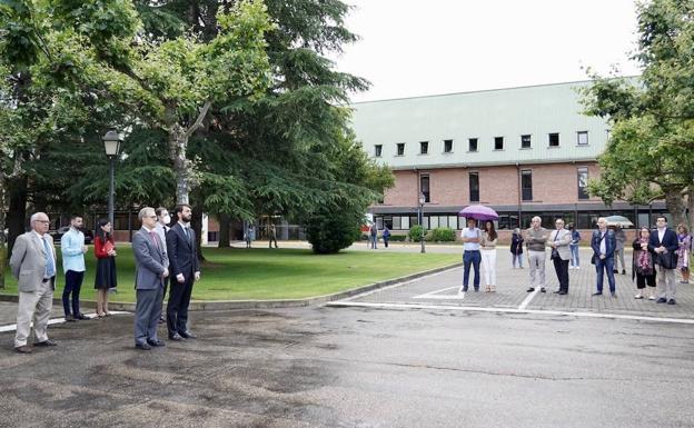 Minuto de silencio convocado por el vicepresidente en la Junta.