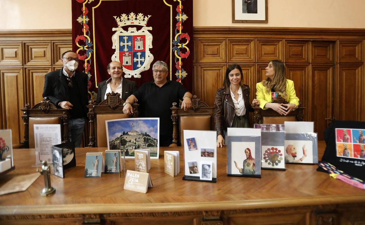 Palencia : El Cristo del Otero hasta en los calcetines