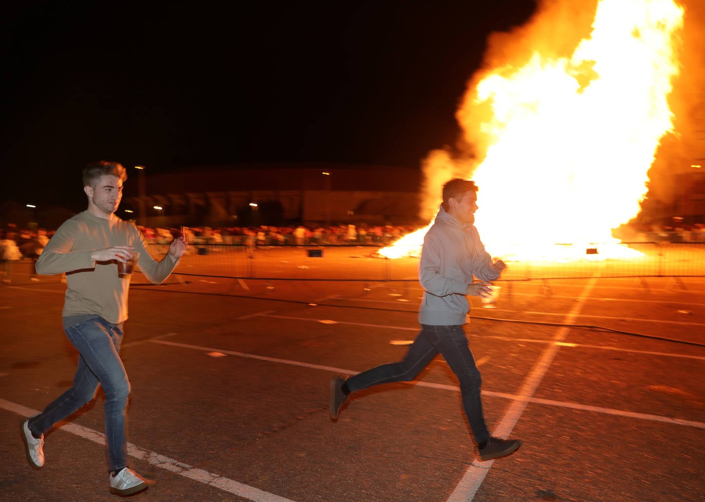 Fotos: Hoguera de San Juan en Palencia