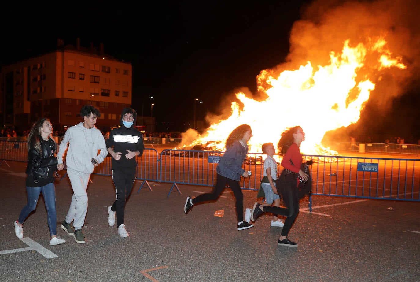 Fotos: Hoguera de San Juan en Palencia