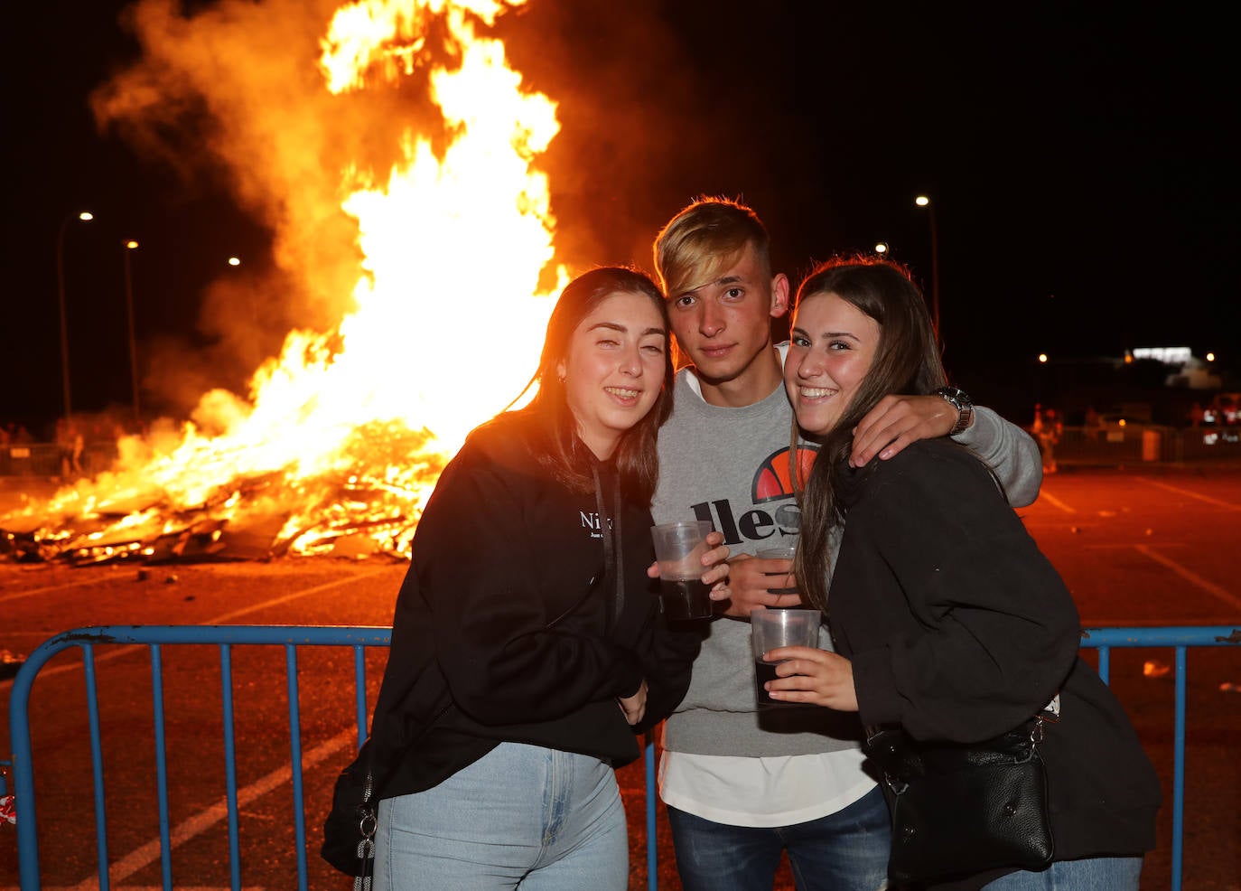 Fotos: Hoguera de San Juan en Palencia