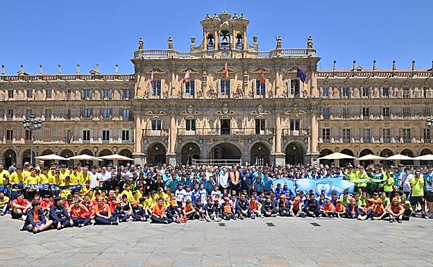 Imagen principal - Unionistas FS celebra en el Ayuntamiento de Salamanca su ascenso a Segunda B